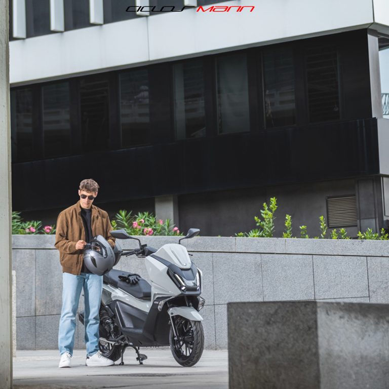 ¡Descubre la Revolución Urbana con la Nueva Sky Town 125 de Kymco!